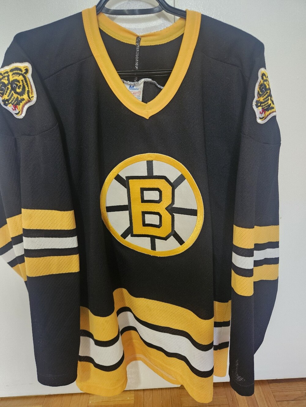 Official CCM Boston Bruins Happy Gilmore NHL Medium Vintage Jersey